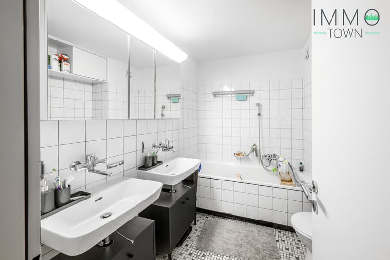 Grosszügige 4.5-Zimmer-Wohnung mit tollem Weitblick ins Grüne und guter Anbindung (5)