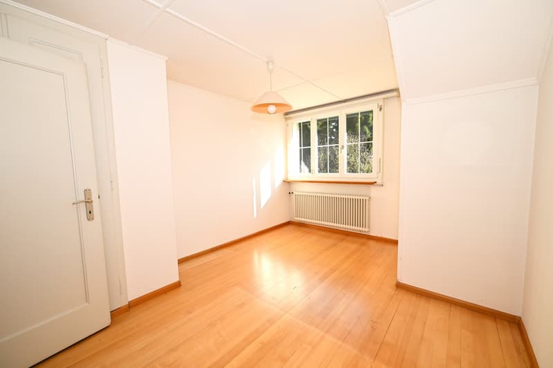 Grosszügiges Wohnhaus mit Bebauungspotential an begehrter Lage in Binningen (8)
