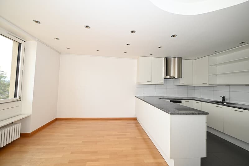 Gepflegte 5.5-Zimmer-Wohnung mit Fernsicht im Baurecht auf dem Bruderholz (2)