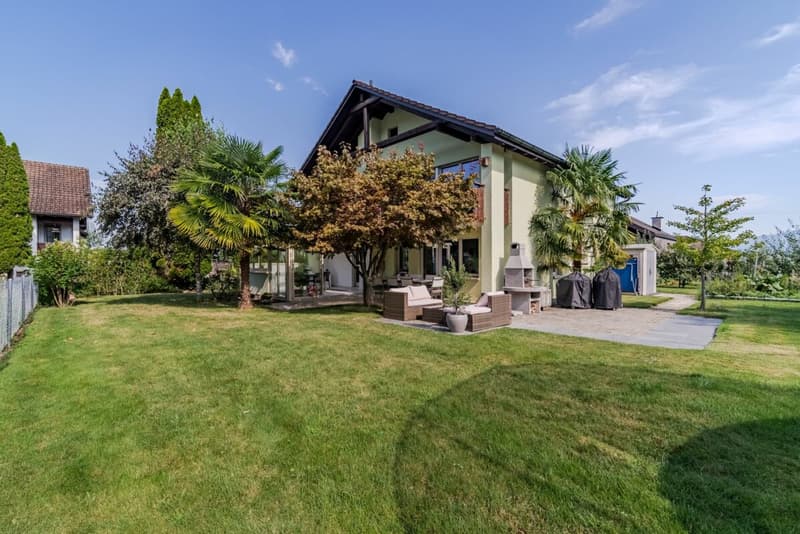 Freistehendes Einfamilienhaus an ruhiger und sonniger Lage (1)