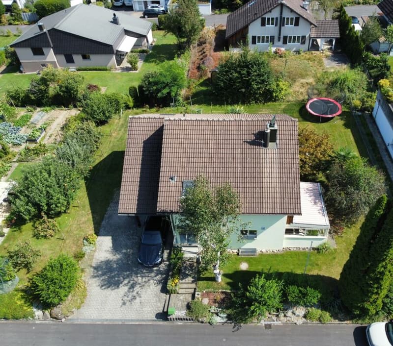 Freistehendes Einfamilienhaus an ruhiger und sonniger Lage (2)