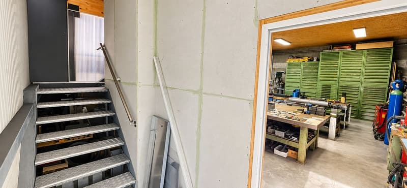 Halle artisanale avec atelier, bureaux et mezzanine - env. 190 m² utiles (4)