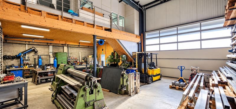 Halle artisanale avec atelier, bureaux et mezzanine - env. 190 m² utiles (3)