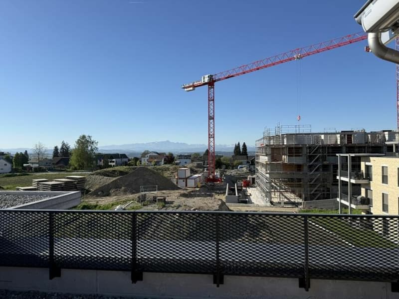 Ganz oben. Ganz frei. Ganz Zuhause - exklusive 3.5-Zi.-Attikawohnung in Berg (2)
