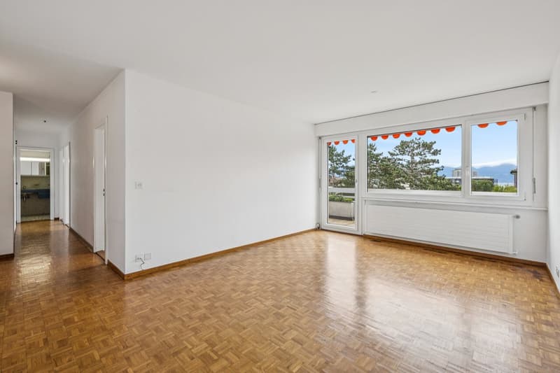 Appartement de 3 pièces avec balcon vue et box-garage -- À rénover (2)