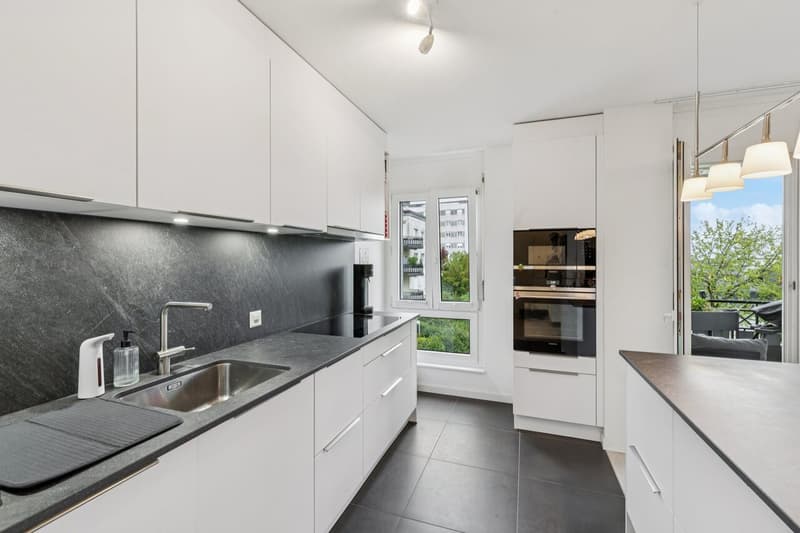 Lumineux appartement rénové avec soin et proche de tout - 1 parking (2)