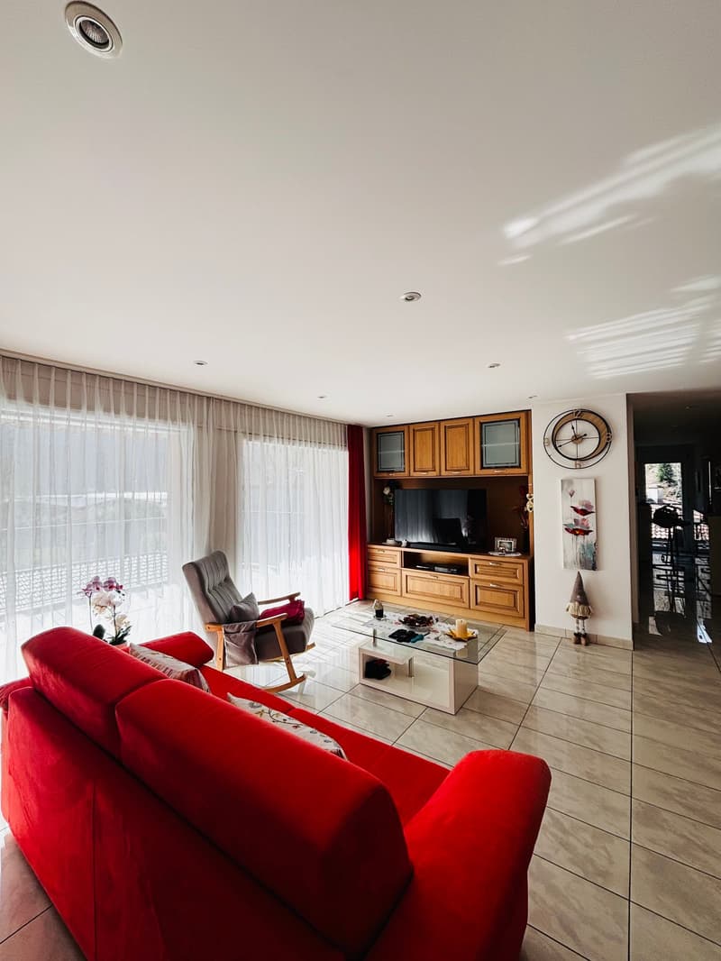 Eleganza e tranquillità: 5.5 locali a Grono con vista sulla campagna! (1)