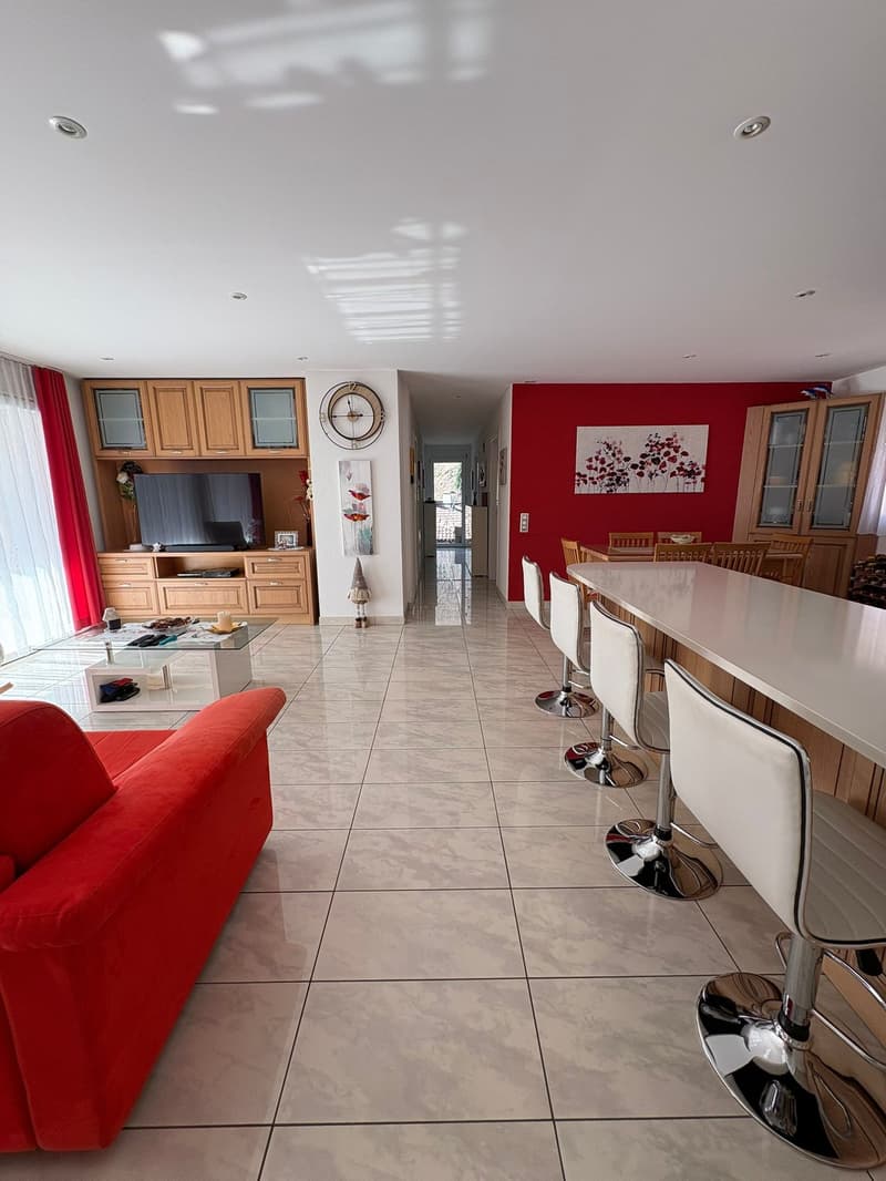 Eleganza e tranquillità: 5.5 locali a Grono con vista sulla campagna! (3)