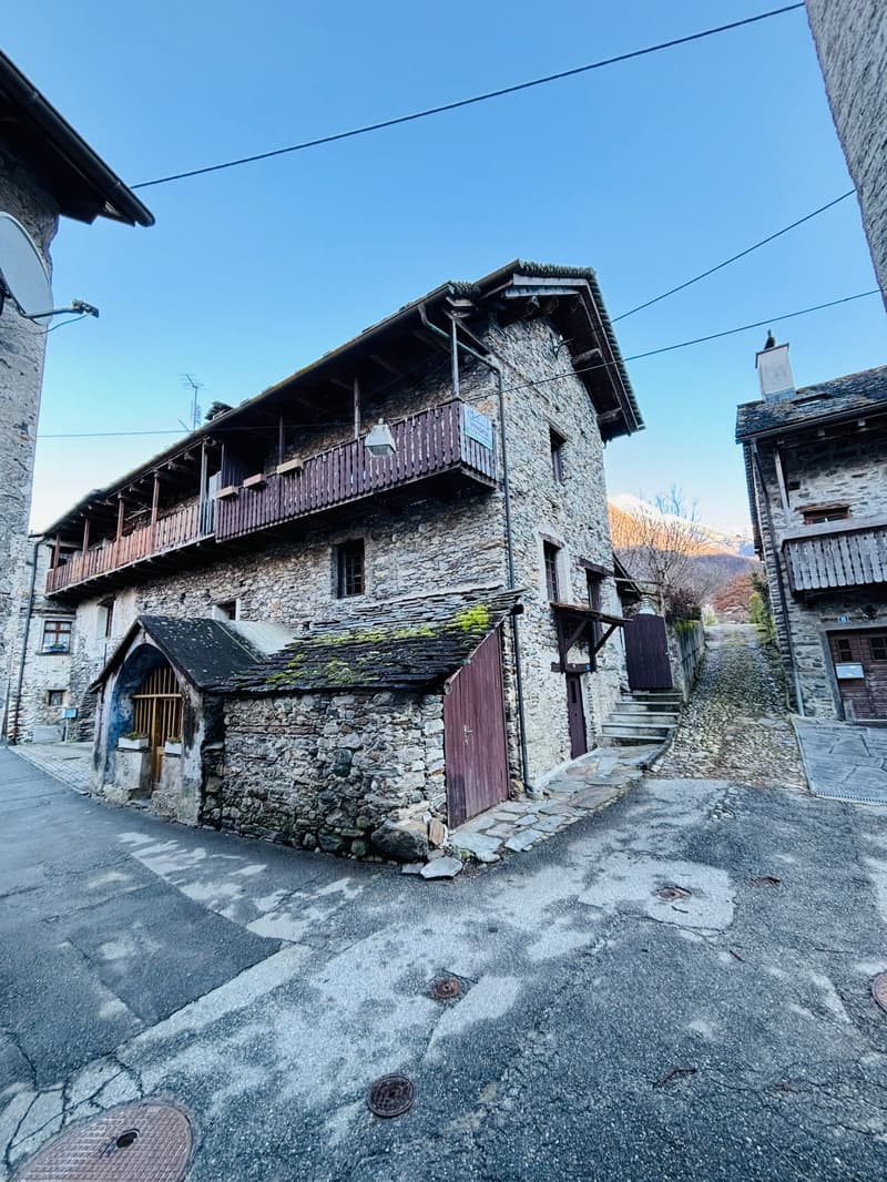 Rustikales Steinhaus mit Kamin und Pizzaofen – ideal auch als Ferienhaus (18)