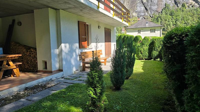 3.5 locali in vendita, immerso nel verde in Calanca (10)