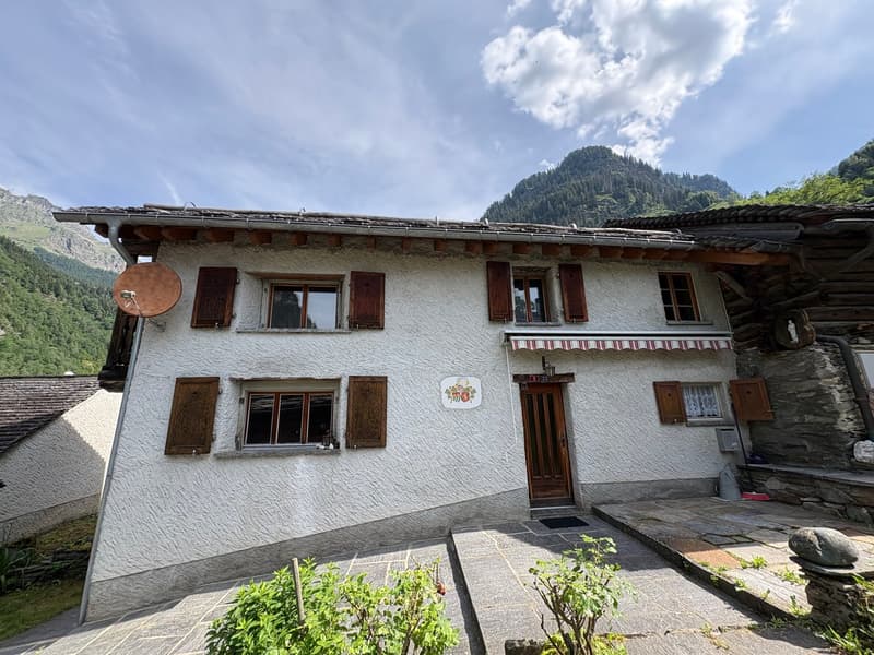 Rustica Casa di Montagna e stalla a Rossa, Grigioni (3)