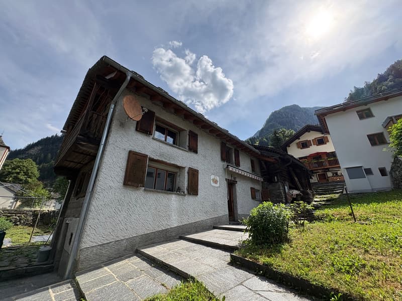 Rustica Casa di Montagna e stalla a Rossa, Grigioni (2)