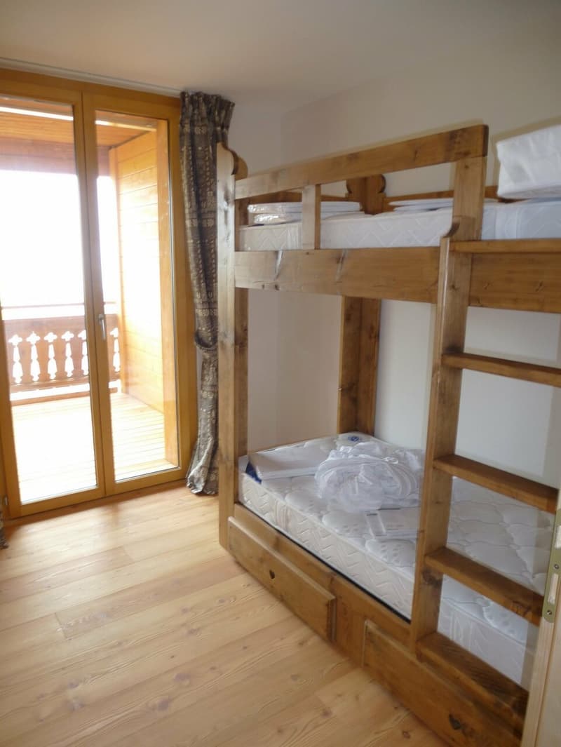 Appartement de 4.5 pièces meublé situé à 250 mètres des télécabines. (5)