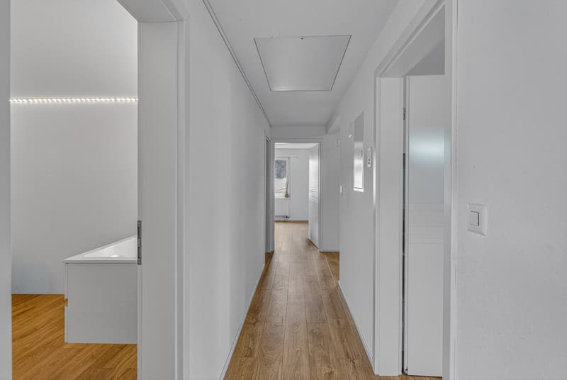 Wohnen mit Freiraum - freistehendes 8-Zimmer-Haus mit wunderschönem Umschwung (11)