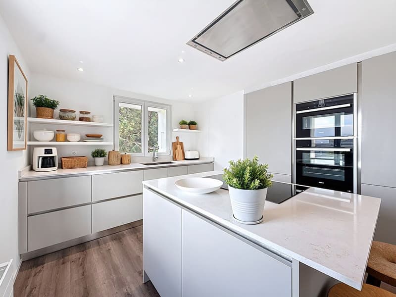 En vente: Appartement 3,5 p rénové au charme unique, véranda et jardin exclusif - à Givisiez (2)