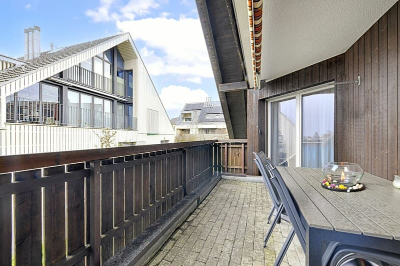 heimelige 3,5 Zimmer-Dachwohnung mit Balkon (8)