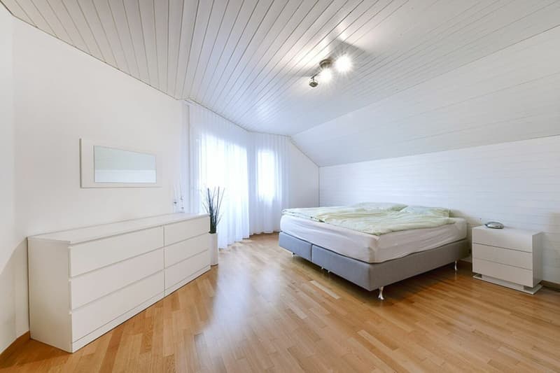 heimelige 3,5 Zimmer-Dachwohnung mit Balkon (5)