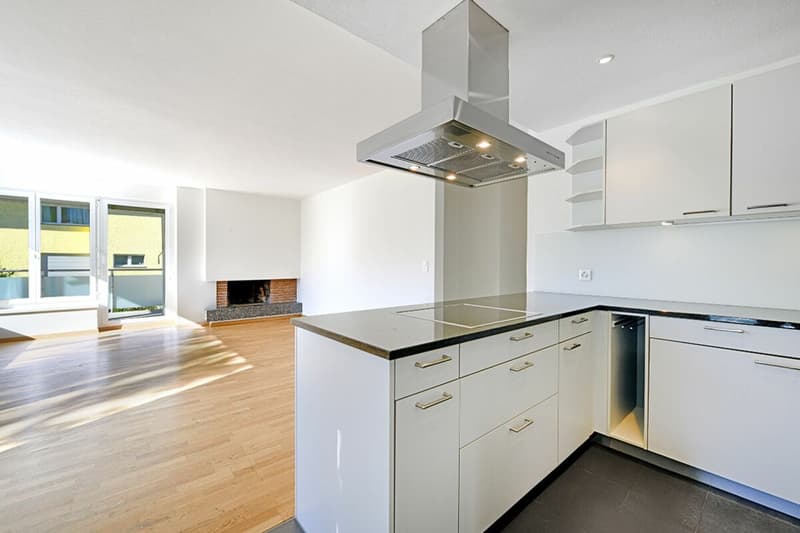4.5-Zimmer Etagenwohnung mit Balkon an ruhiger Lage im steuergünstigen Herrliberg (5)