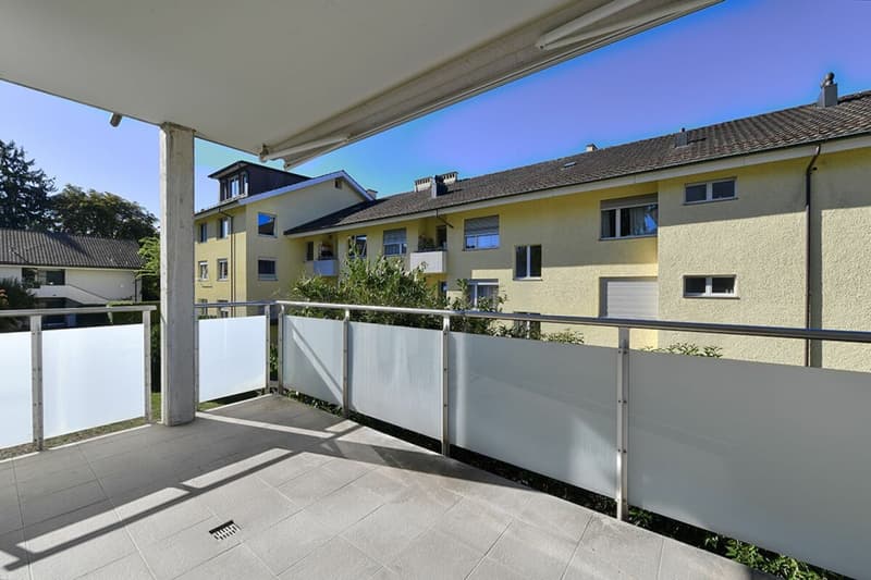 4.5-Zimmer Etagenwohnung mit Balkon an ruhiger Lage im steuergünstigen Herrliberg (11)