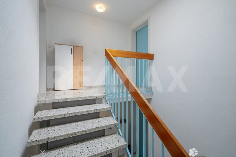 Gepflegte 2.5-Zimmer-Wohnung mit Balkon und Aussenparkplatz (Erstwohnsitz) (2)