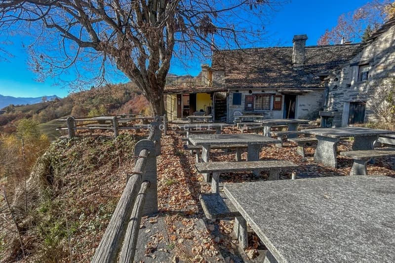 Storico Grotto "al Riposo Romantico" sul Monte Comino (2)