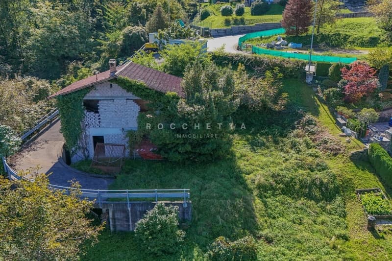 Terreno immerso nel verde  con incantevole vista sul Lago Maggiore (7)