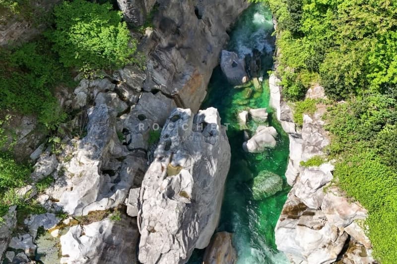 Storica Osteria con alloggio in posizione unica a Ponte Brolla (4)