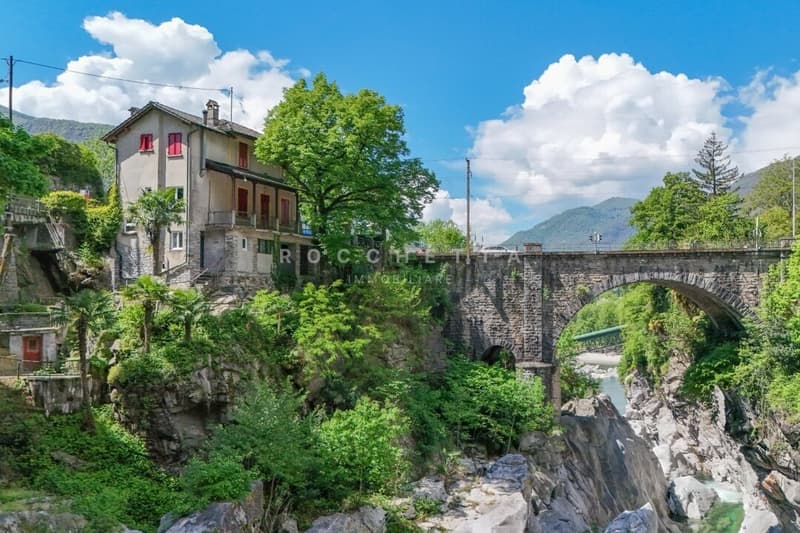 Storica Osteria con alloggio in posizione unica a Ponte Brolla (1)