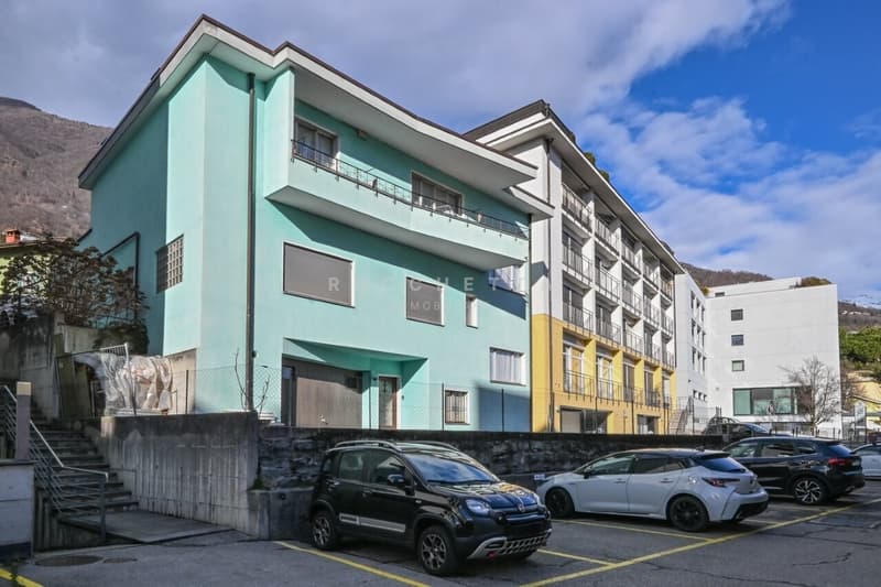 Stabile residenziale e commericale in posizione strategica (5)