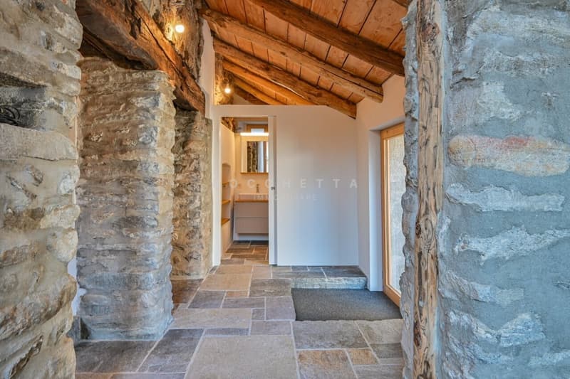 Caratteristica casa interamente ristrutturata con grande locale hobby (5)