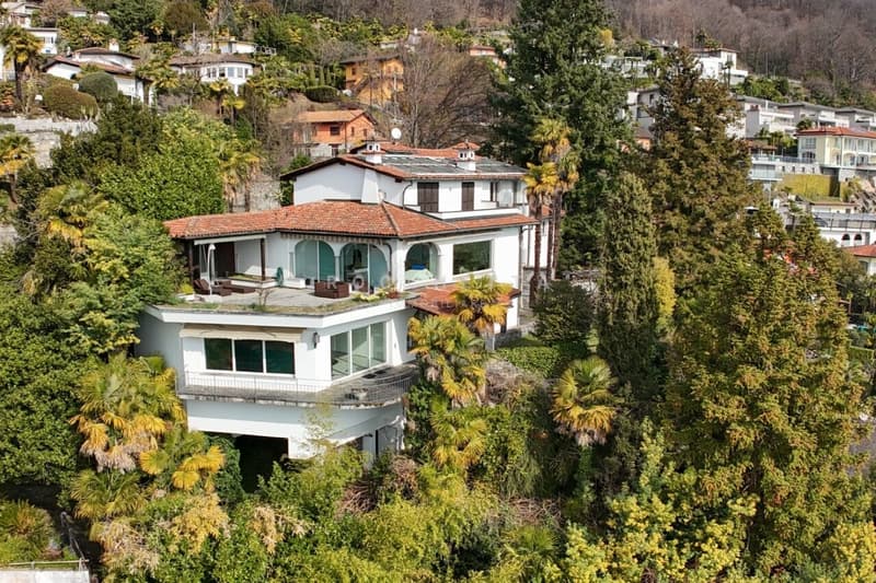 Villa con grande terreno edificabile e vista sul Lago Maggiore (5)