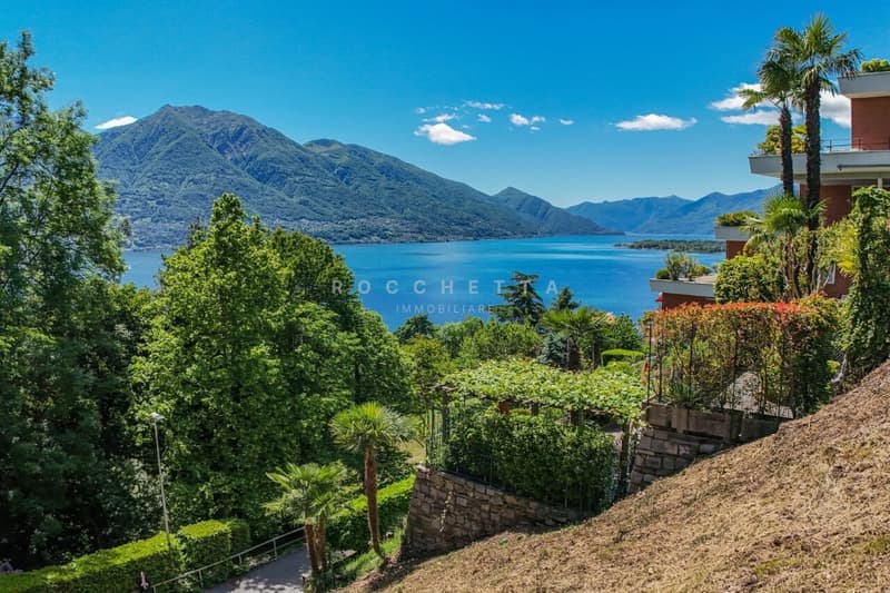 Terreno in posizione ricercata e con fantastica vista lago (2)