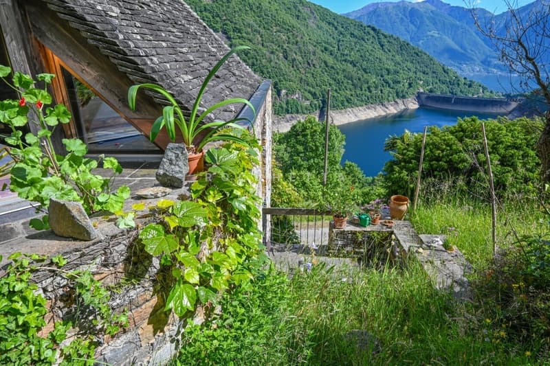 Capolavoro architettonico con fascino ticinese e vista lago (13)