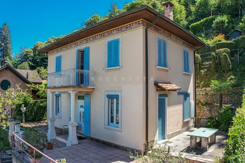 Villa fronte Lago con ampio terreno e straordinario potenziale (3)