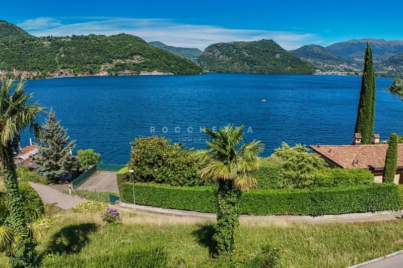 Villa fronte Lago con ampio terreno e straordinario potenziale (2)