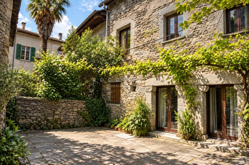 Caratteristica casa ticinese con piazzetta privata (3)