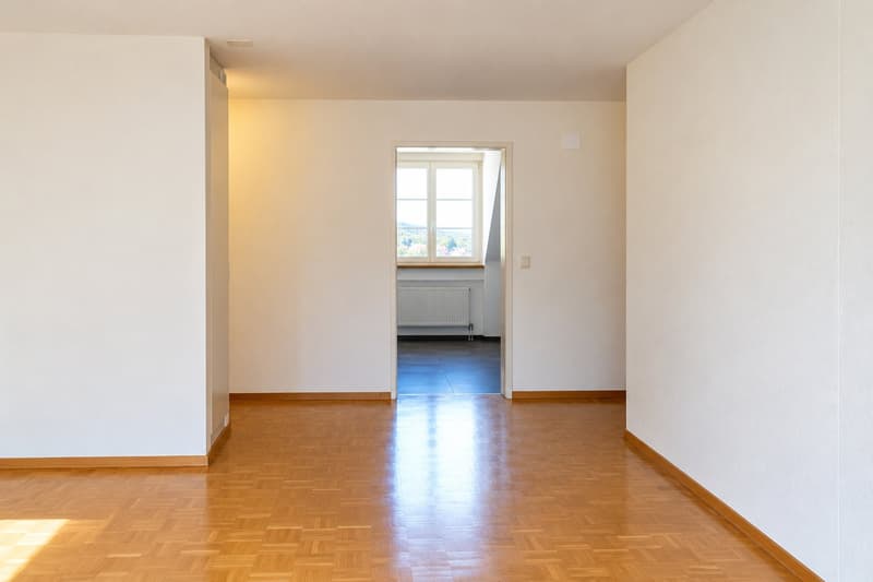 Helle 4.5-Zimmer-Wohnung mit Balkon in Balsthal (3)