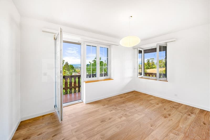 APPARTEMENT RÉNOVÉ DE 4 PIÈCES AVEC BALCON XXL ET CADRE IDYLLIQUE (13)