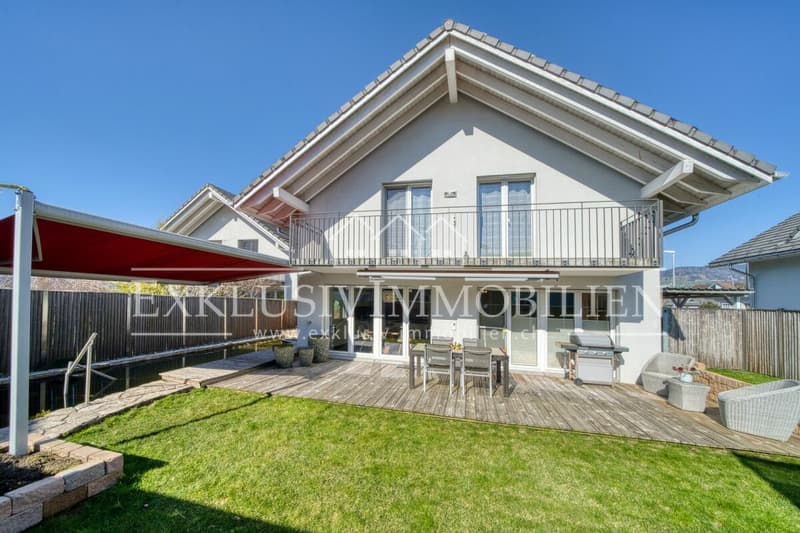 Charmantes Einfamilienhaus mit grosszügigem Aussenbereich in sonniger Lage (1)