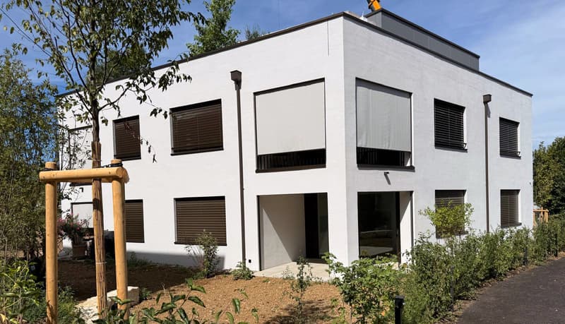 Wunderschöne, helle Wohnung mit Senkrechtmarkise