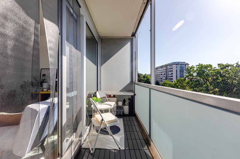RESERVÉ - Studio au 7 ème étage avec balcon et vue Salève (8)