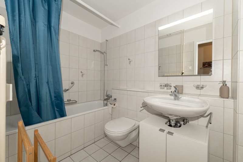 Central 3.5 -room flat with dishwasher, washing machine, tumbler and balcony for short term stays (3)
