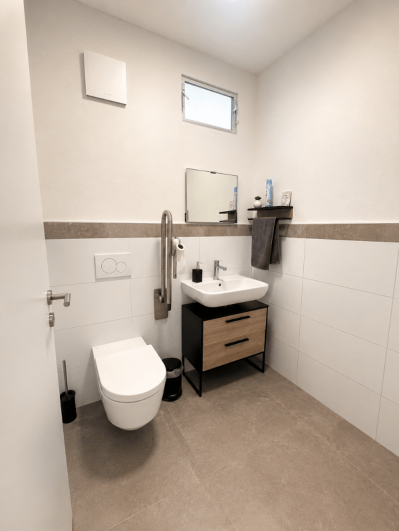 B. Bureau avec vitrine - 20m² - Rte des Arsenaux (4)