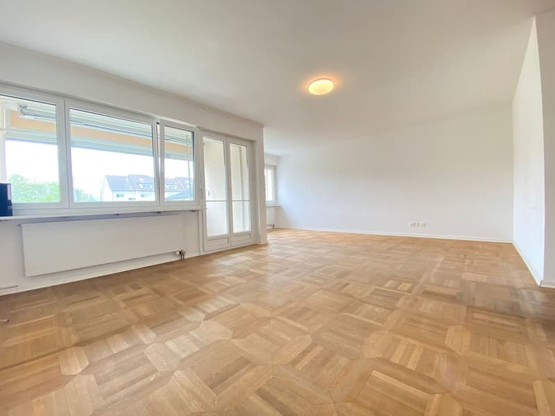 Helle 3-Zimmer-Wohnung mit Balkon in Schwerzenbach (2)