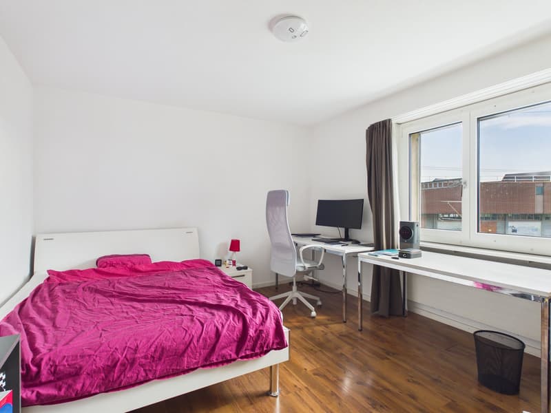 Helle 3.5-Zimmer-Wohnung mit Balkon in Schwerzenbach (5)