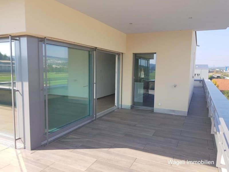 Luxuriöse 5-Zimmer-Dachwohnung mit Balkon und Panoramablick in Niederwil (1)