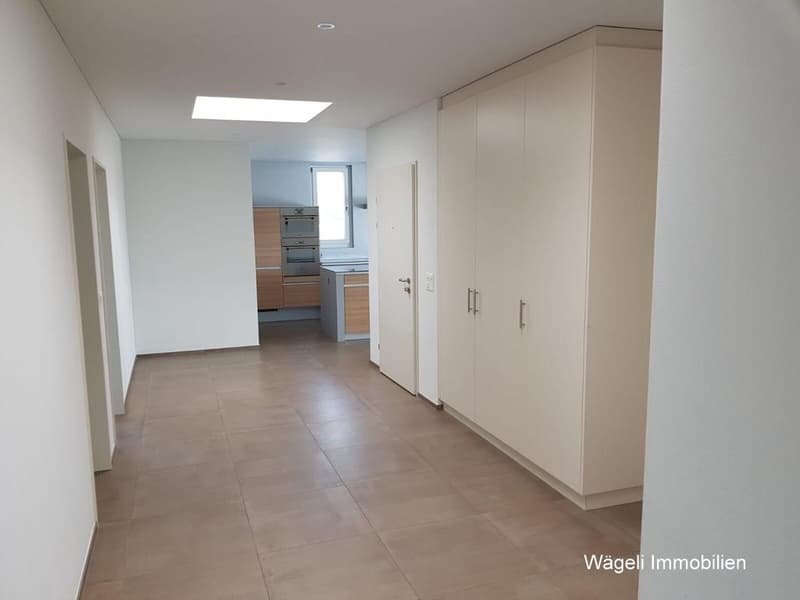 Luxuriöse 5-Zimmer-Dachwohnung mit Balkon und Panoramablick in Niederwil (2)