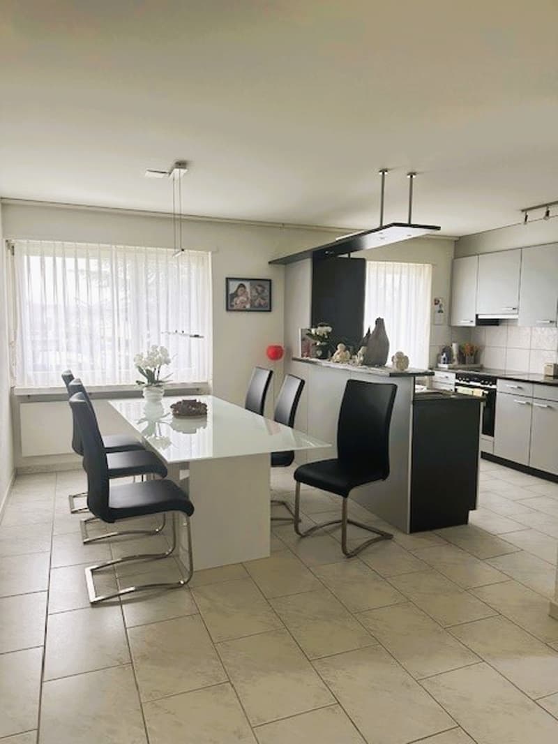 3.5-Zimmer-Wohnung mit Balkon an ruhiger Lage in Zufikon (2)
