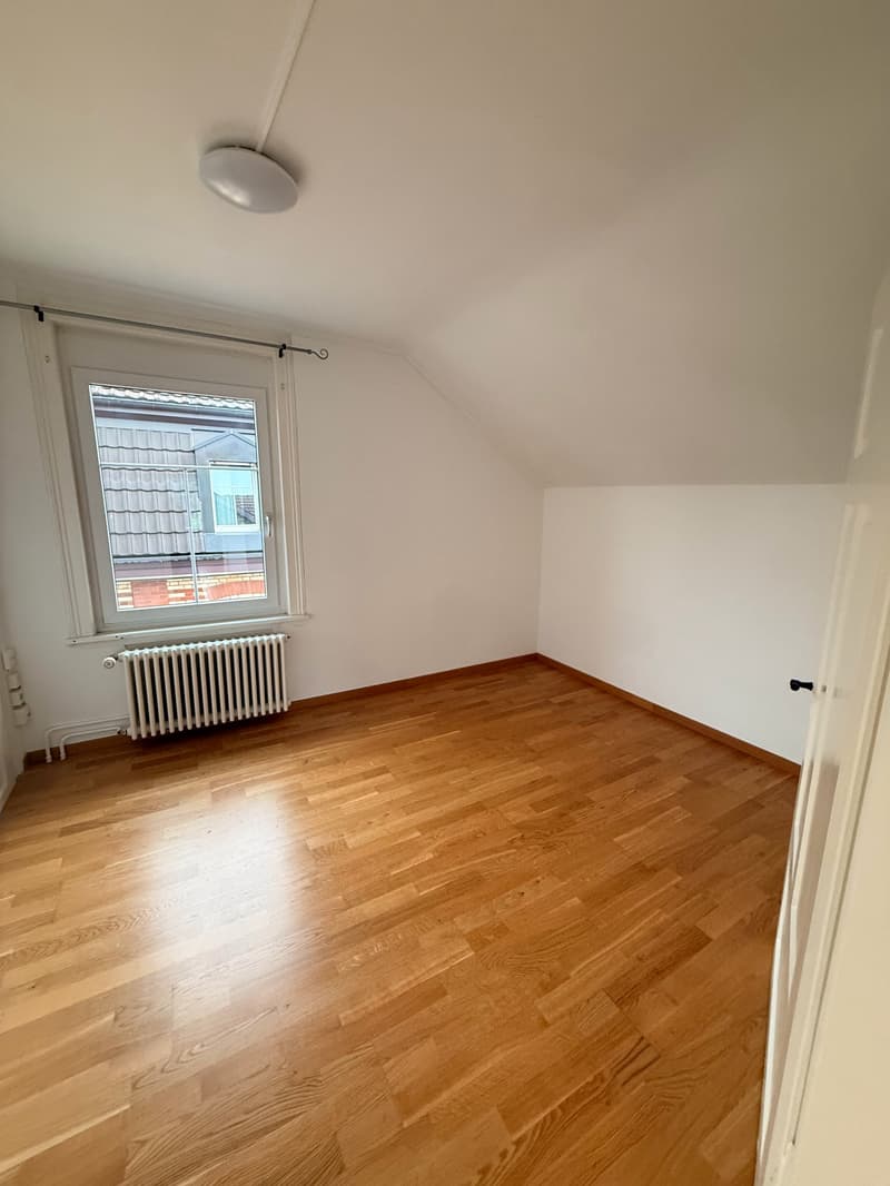 Charmante 4.5-Zimmer-Dachwohnung in Wittenbach (4)