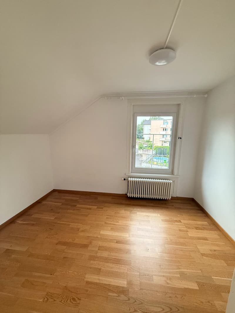 Charmante 4.5-Zimmer-Dachwohnung in Wittenbach (5)